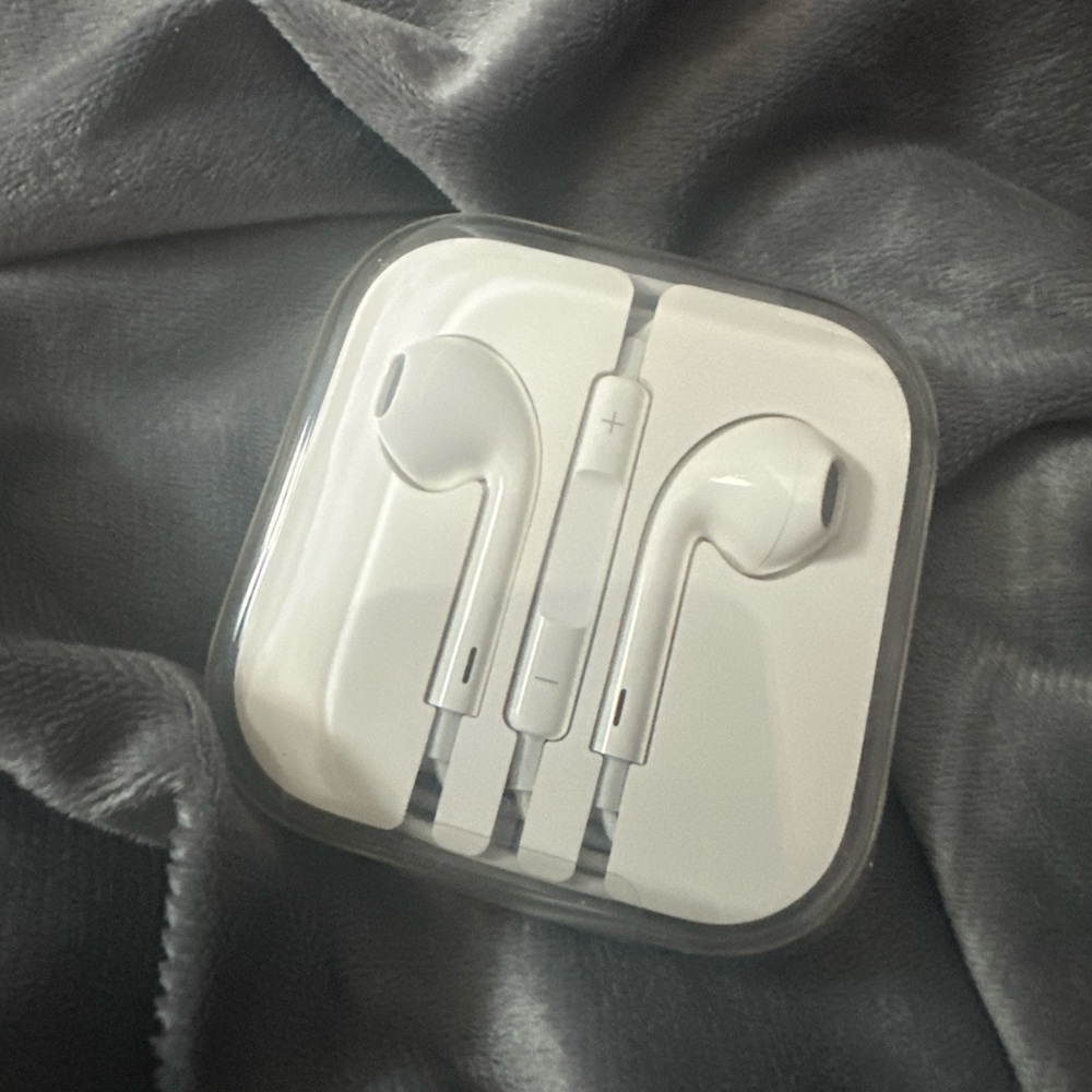 White Apple Earpod Headphones with In-line Remote
